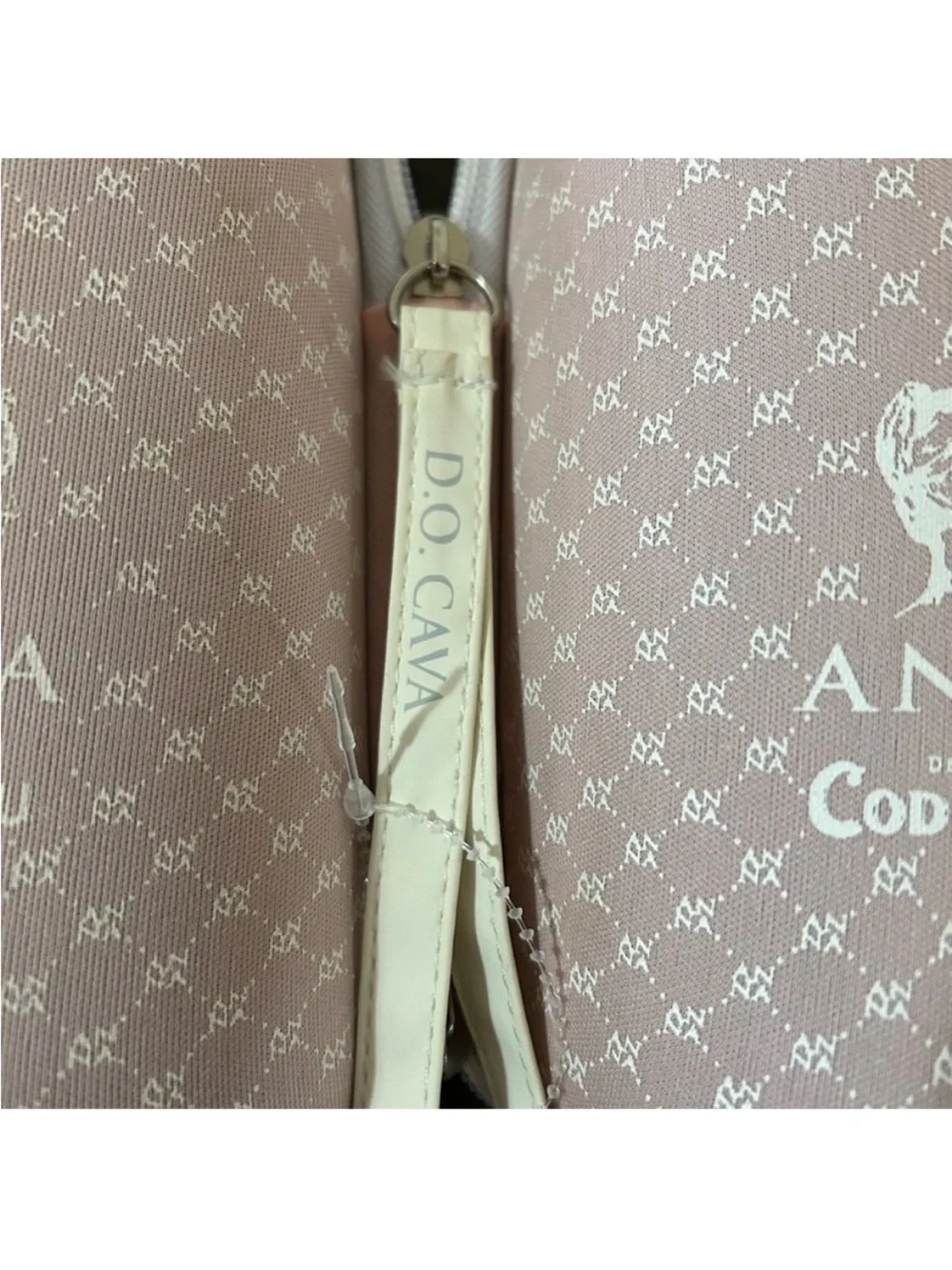NEW ANNA CODORNIU Pink/ White zippered Koozie Bottle Holder outdoor or home